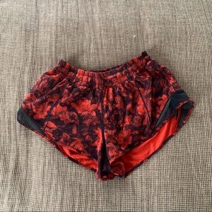 Lululemon Hotty Hot Short 2.5"